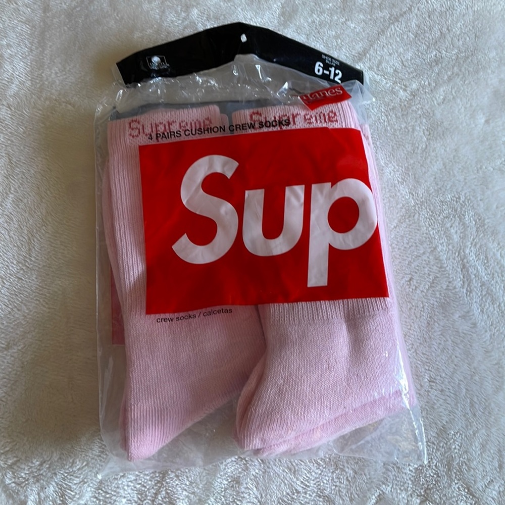 Supreme pink socks